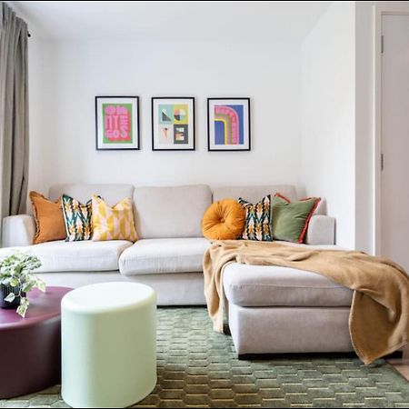 Elegance Retreat - 2 Bed Holiday Home With Parking Манчестер Экстерьер фото